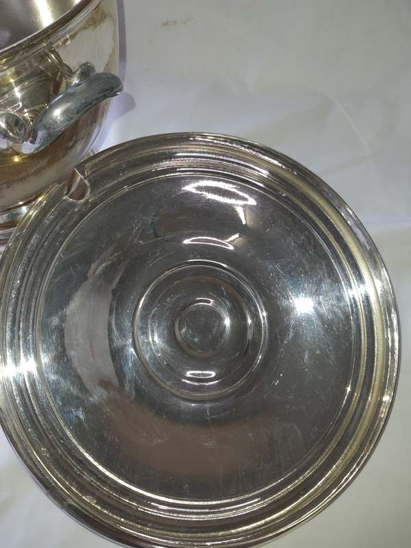 A VINTAGE EPNS SOUP TUREEN SOLD AS IS
