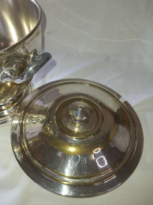 A VINTAGE EPNS SOUP TUREEN SOLD AS IS
