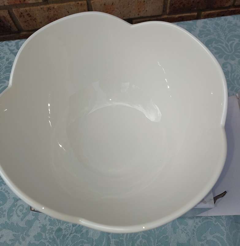 A MEXWEL & WILLIAMS WHITE BASIC LILLI MIXING BOWL SOLD AS IS