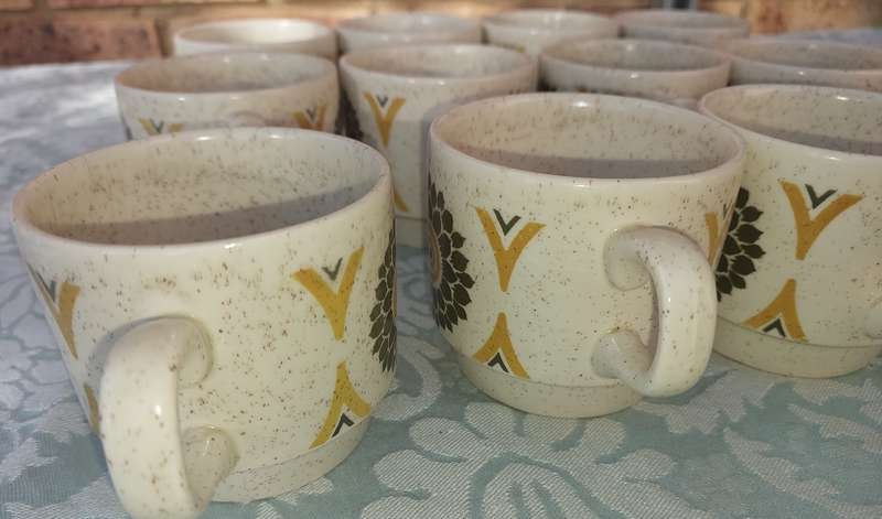 A VINTAGE STONEWARE SUNFLOWER DESIGN 24-PIECE TEACUP AND SAUCER SET