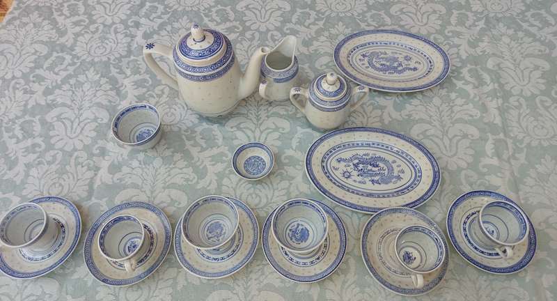 Jingdezhen China Rice Grain Blue White Dragon Porcelain 19 PIECE SET