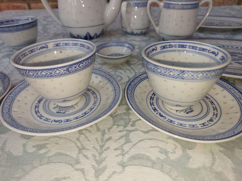 Jingdezhen China Rice Grain Blue White Dragon Porcelain 19 PIECE SET