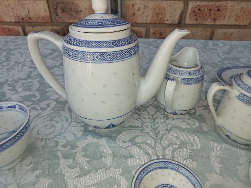 Jingdezhen China Rice Grain Blue White Dragon Porcelain 19 PIECE SET