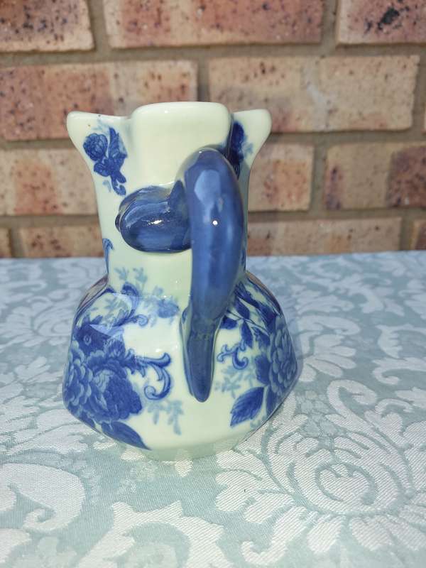 A VINTAGE DELFT DESIGN HOLLAND JUG