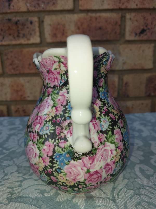 AN ORNATE DESIGN VICTORIAN STYLE FLORAL PORCELAIN CERAMIC JUG
