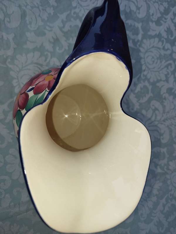 A PORCELAIN CERAMIC WATER JUG