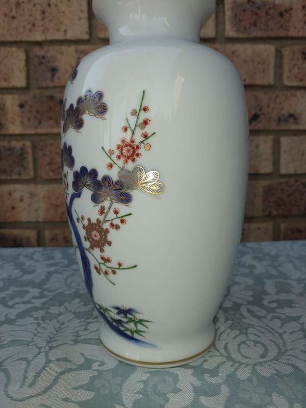 Vintage Fukagawa Vase Large Imari Kakiemon Style  Shochikubai Three Friends of Winter Pine Bamboo