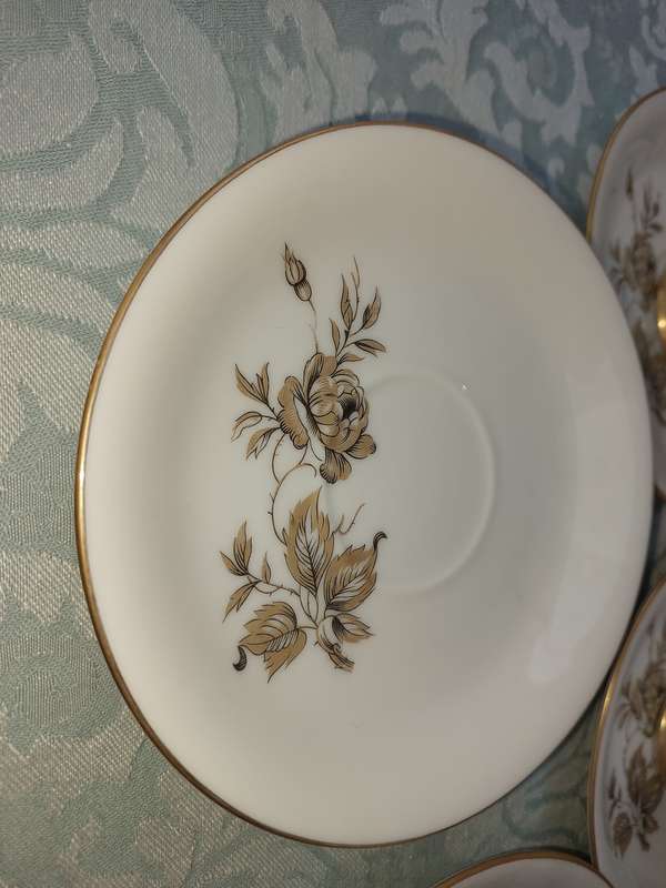 A VINTAGE FINE CHINA WESTMINISTER CHINA AUSTRALIA 37 PIECE