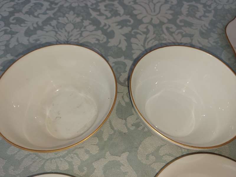 A VINTAGE FINE CHINA WESTMINISTER CHINA AUSTRALIA 37 PIECE