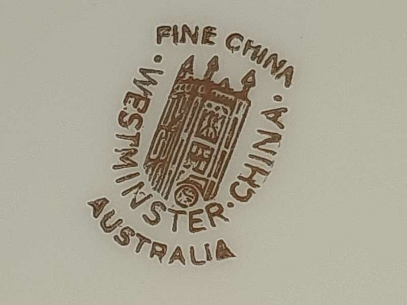 A VINTAGE FINE CHINA WESTMINISTER CHINA AUSTRALIA 37 PIECE