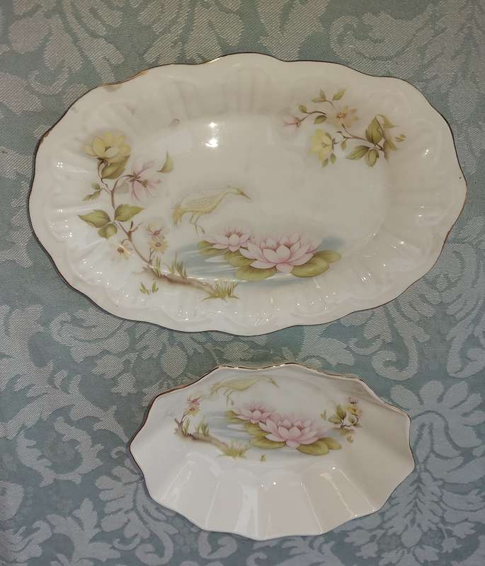 A VINTAGE SALAD BOWL WITH UNDER PLATE CASUARINA HERON