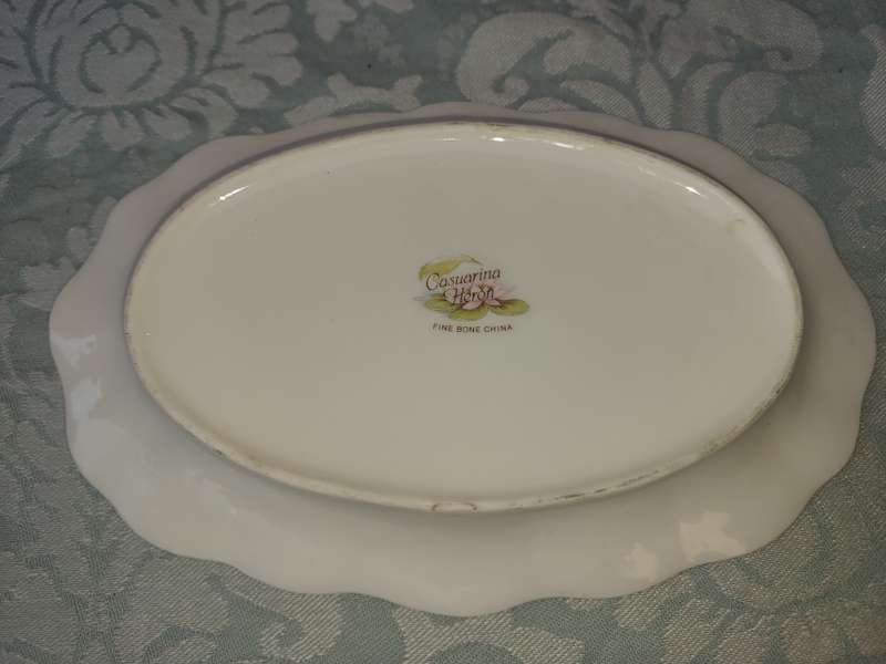 A VINTAGE SALAD BOWL WITH UNDER PLATE CASUARINA HERON