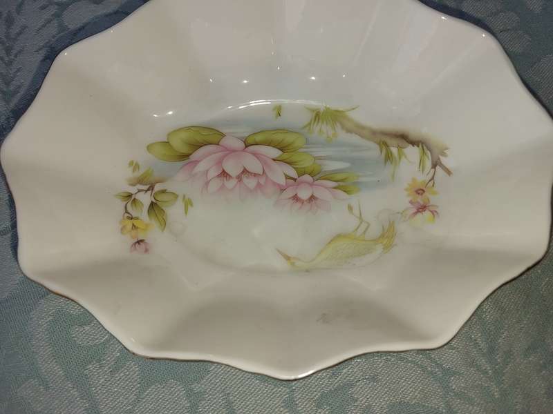 A VINTAGE SALAD BOWL WITH UNDER PLATE CASUARINA HERON