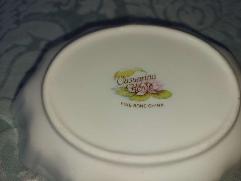 A VINTAGE SALAD BOWL WITH UNDER PLATE CASUARINA HERON