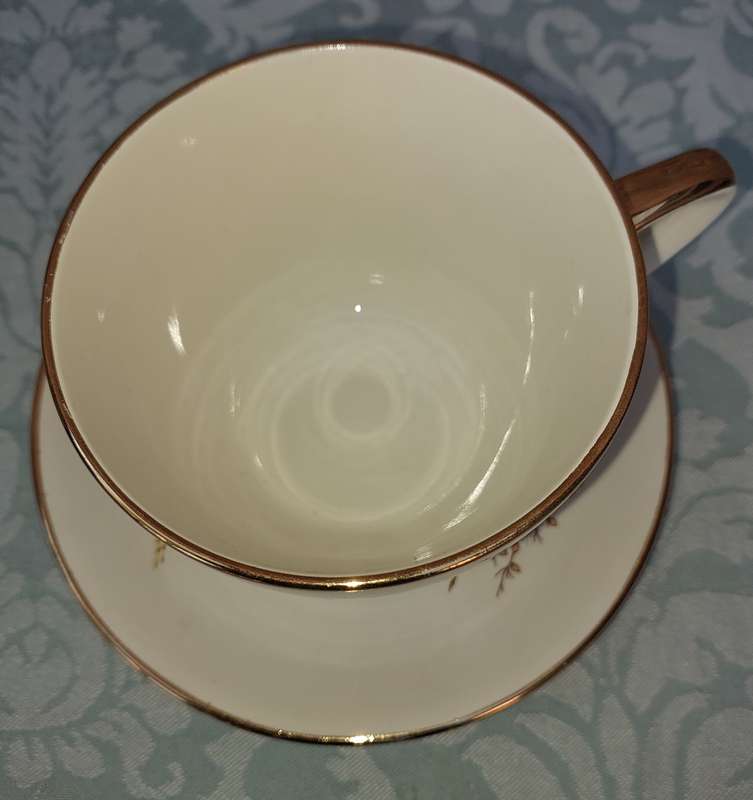 A VINTAGE COLLECTABLE CROWN DEVON FIELDING  FLYING PHEASANTS TEA CUP AND SAUCER