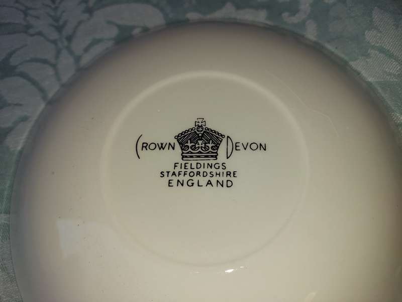 A VINTAGE COLLECTABLE CROWN DEVON FIELDING  FLYING PHEASANTS TEA CUP AND SAUCER