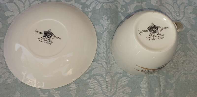 A VINTAGE COLLECTABLE CROWN DEVON FIELDING  FLYING PHEASANTS TEA CUP AND SAUCER