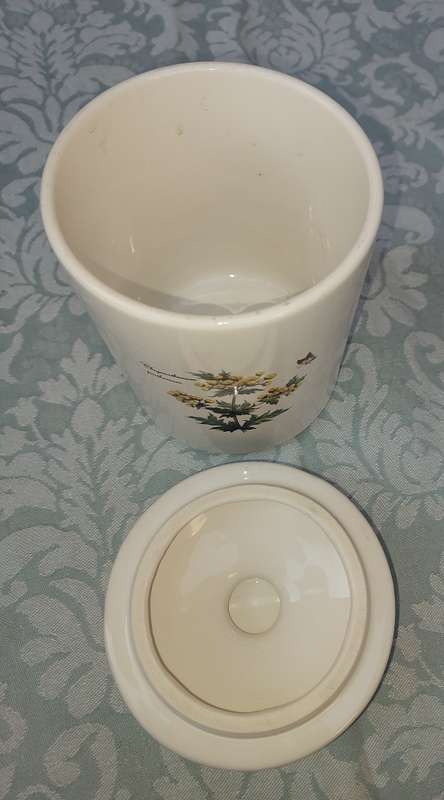 A CERAMIC PORCELAIN SWEATS JAR BY WOOLWORTH SOLD AS IS