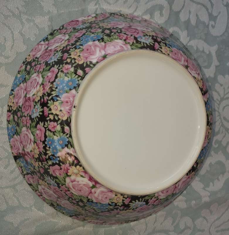 TWO VINTAGE SERVING BOWLS SOLD AS IS