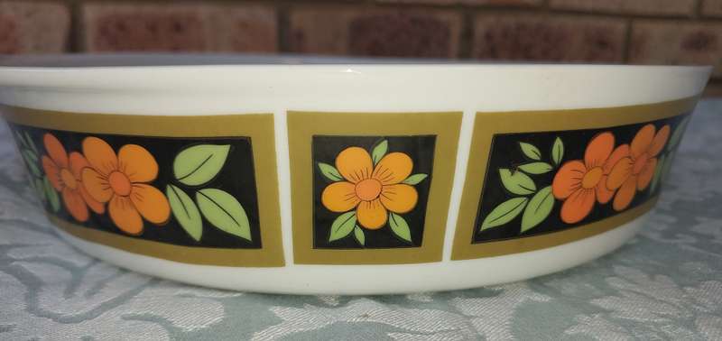 TWO VINTAGE SERVING BOWLS SOLD AS IS