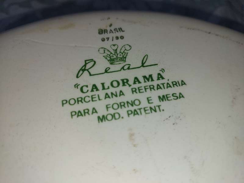 TWO VINTAGE SERVING BOWLS SOLD AS IS