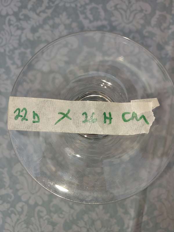 A 26 CENTIMETER TALL ICE CREAM SERVING JAR OR A COCKTAIL FLUTE