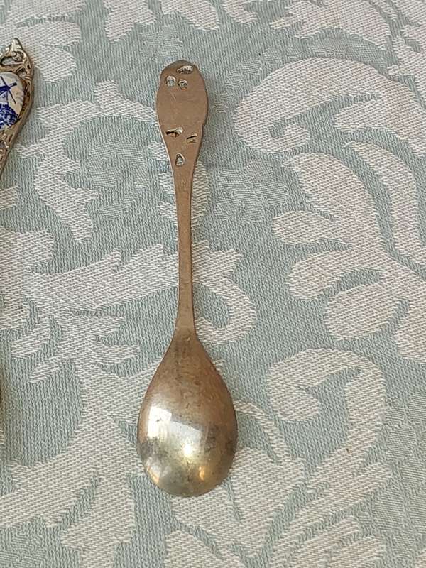 AN ANTIQUE SET OF 7 DELFT MADE IN HOLLAND TEASPOONS