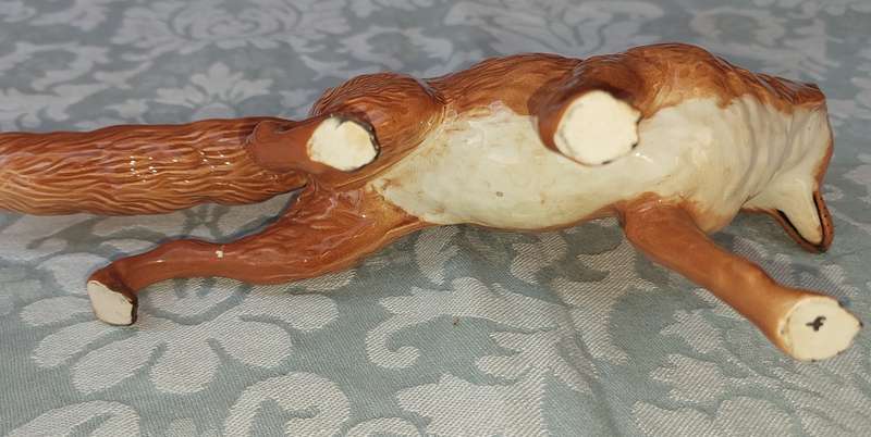 A VINTAGE CERAMIC FOX STATUE 25L x 14H CMS SOLD AS IS