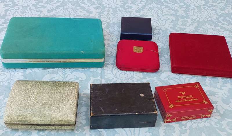A SELECTION OF VINTAGE JEWELRY BOXES