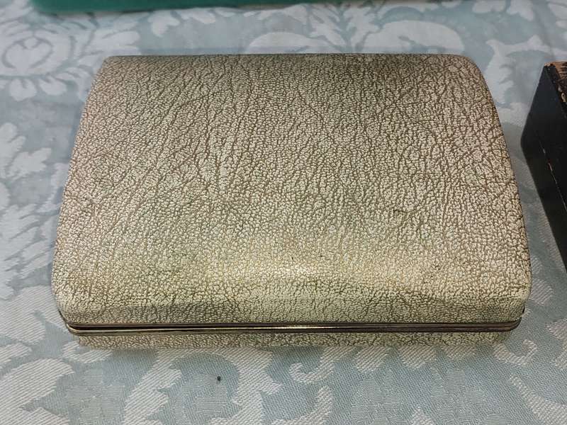 A SELECTION OF VINTAGE JEWELRY BOXES