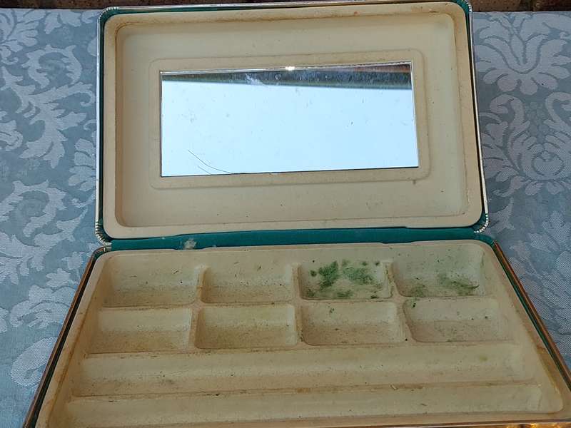 A SELECTION OF VINTAGE JEWELRY BOXES