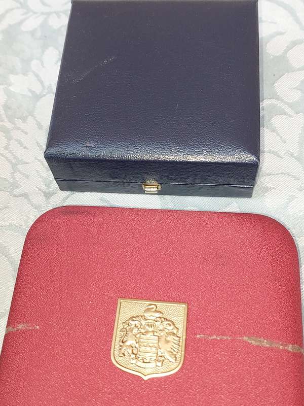 A SELECTION OF VINTAGE JEWELRY BOXES