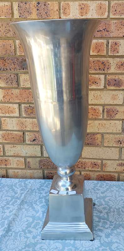 AN ART DECOR 84 CENTIMETRES IN HEIGHT CAROL BOYES STYLE VASE