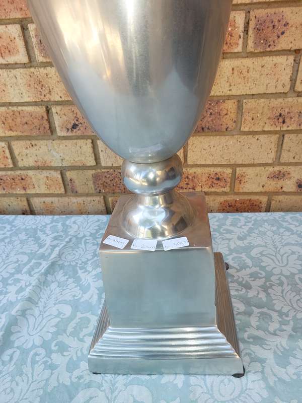 AN ART DECOR 84 CENTIMETRES IN HEIGHT CAROL BOYES STYLE VASE
