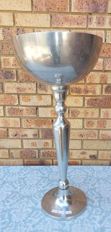 AN 81-CENTIMETRE-IN HEIGHT ART DECOR SERVING BOWL STAND