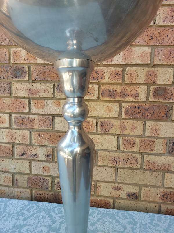 AN 81-CENTIMETRE-IN HEIGHT ART DECOR SERVING BOWL STAND