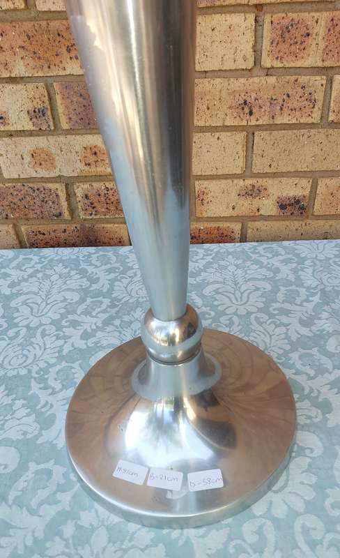 AN 81-CENTIMETRE-IN HEIGHT ART DECOR SERVING BOWL STAND