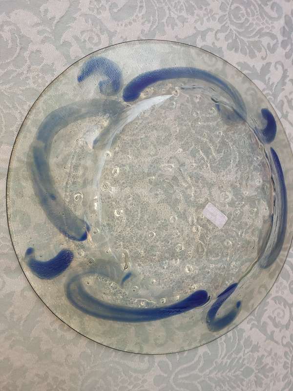 AN ART DECOR GLASS WITH DESIGN FRUIT PLATTER 37 CENTIMETERS DIAMETER SOLD AS IS