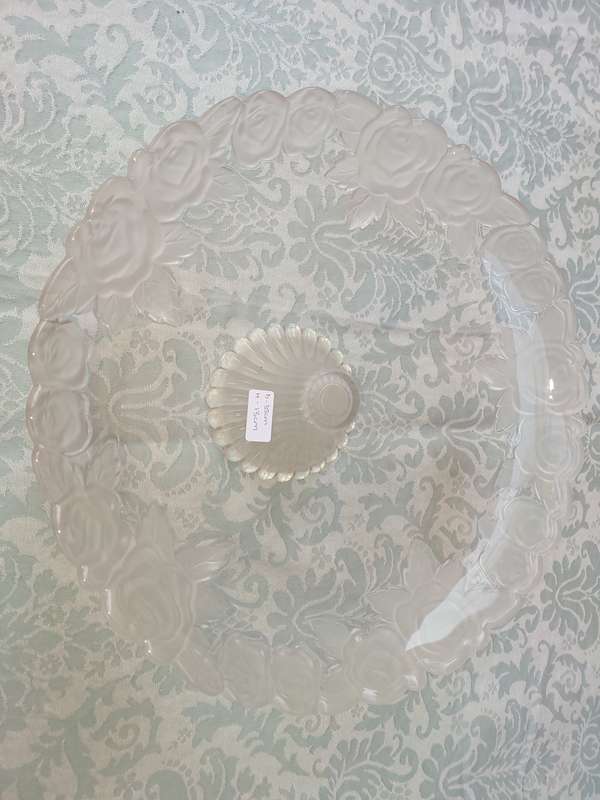 AN ART DECOR FROSTED ROSES BESIGN AND FOOT GLASS CAKE STAND