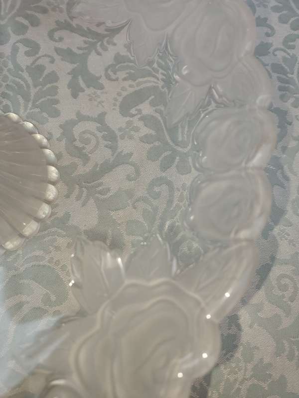 AN ART DECOR FROSTED ROSES BESIGN AND FOOT GLASS CAKE STAND