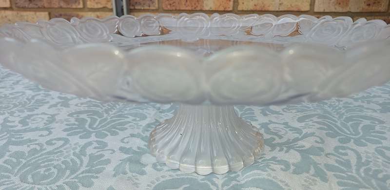 AN ART DECOR FROSTED ROSES BESIGN AND FOOT GLASS CAKE STAND