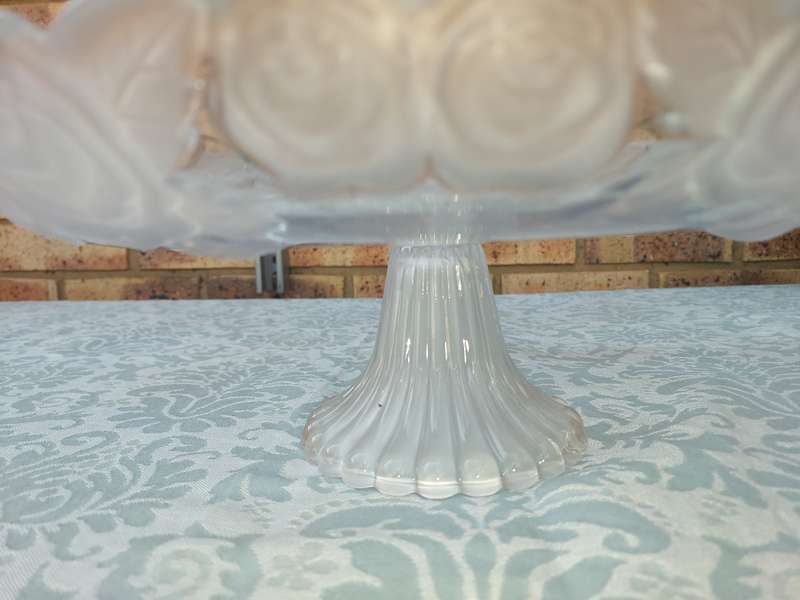 AN ART DECOR FROSTED ROSES BESIGN AND FOOT GLASS CAKE STAND