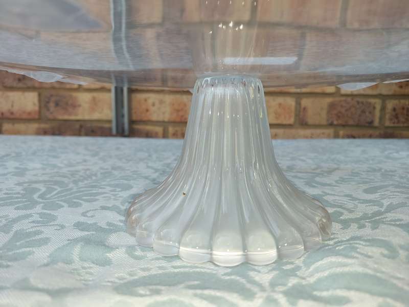 AN ART DECOR FROSTED ROSES BESIGN AND FOOT GLASS CAKE STAND
