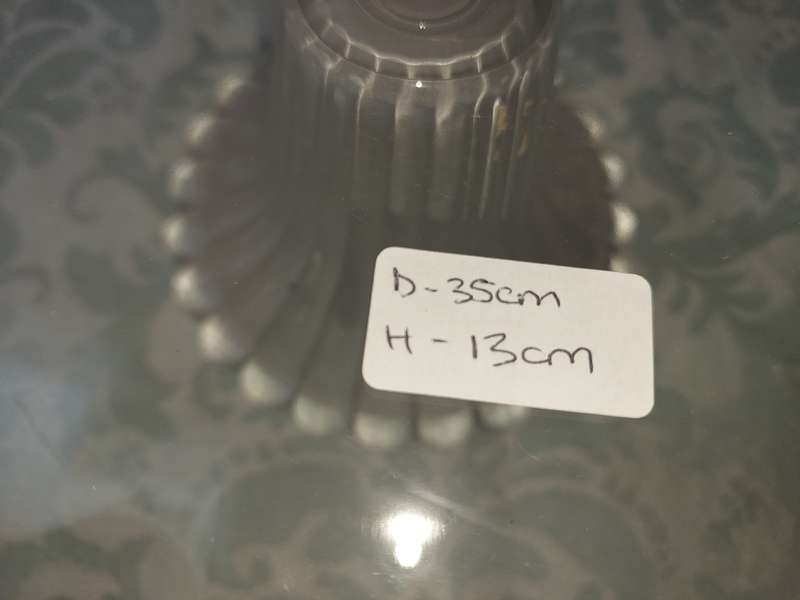 AN ART DECOR FROSTED ROSES BESIGN AND FOOT GLASS CAKE STAND