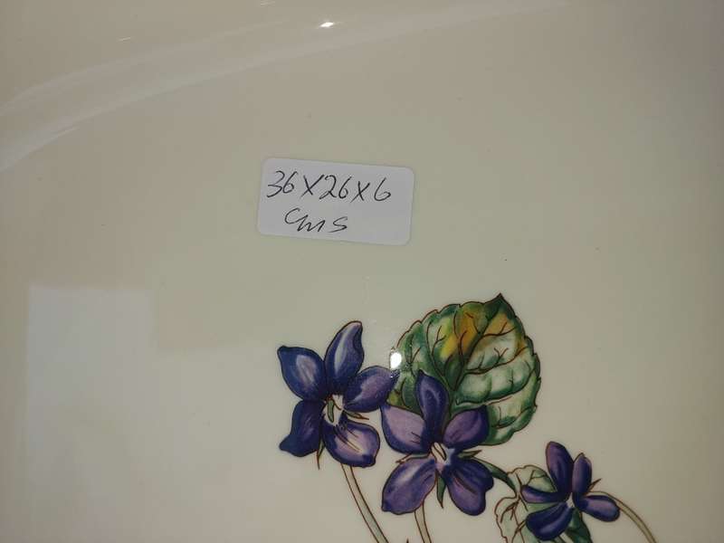 A BEAUTIFUL VILEROY AND BOCH VILBOFOUR BOTANICA PORCELAN PLATTER