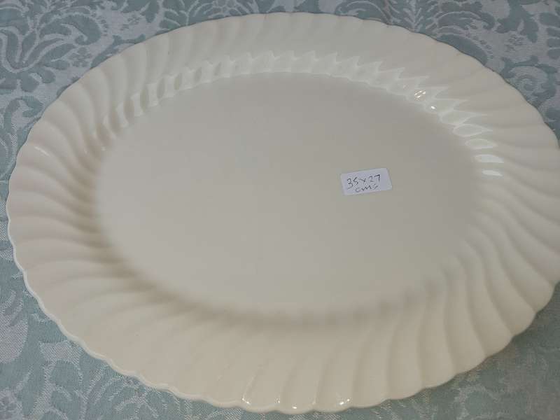 A VINTAGE LARGE OVAL PLATTER BY JOHNSON BROTHERS
