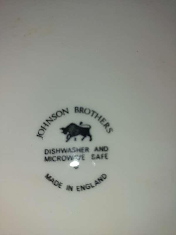 A VINTAGE LARGE OVAL PLATTER BY JOHNSON BROTHERS