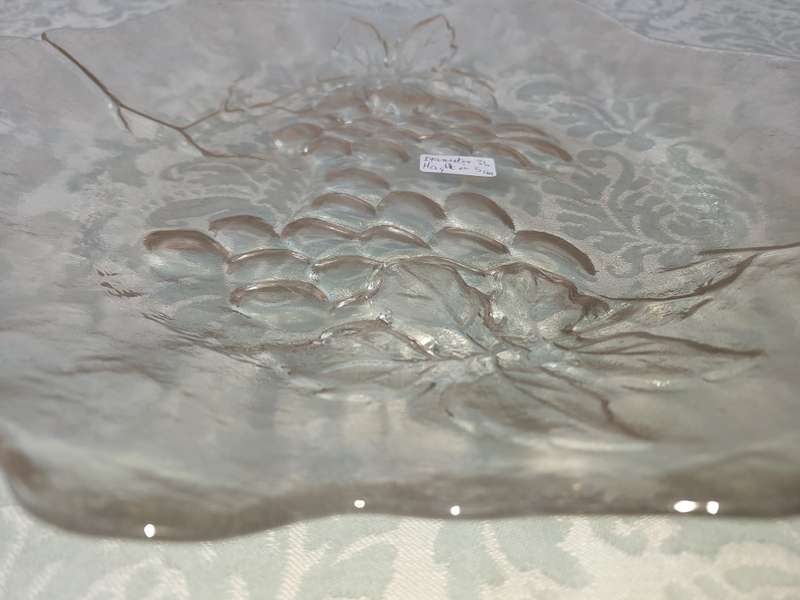 AN ART DECOR ROUND GLASS PLATTER WITH A GRAPE VINE DESIGN SOLD AS IS