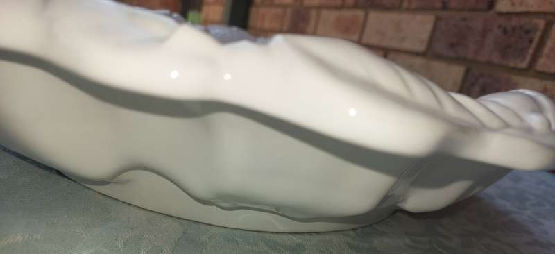 AN ART DECOR WHITE GARNITO CERAMICA MADE IN ITALY SERVING BOWL