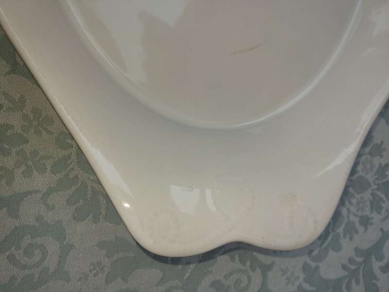 A VINTAGE LARGE OVAL OVEN PROOF CASSEROLE PORCELAIN CERAMIC